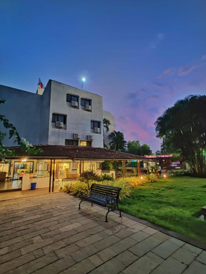 Hotel Ashwin Igatpuri, Pure Veg & Jain Food Exterior foto